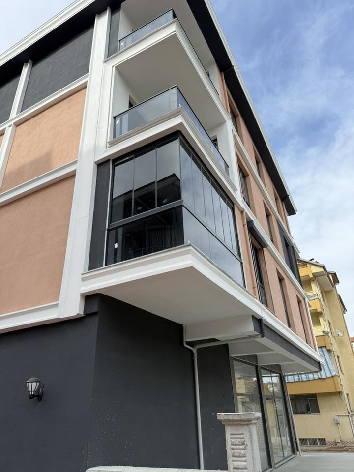 Cam Balkon